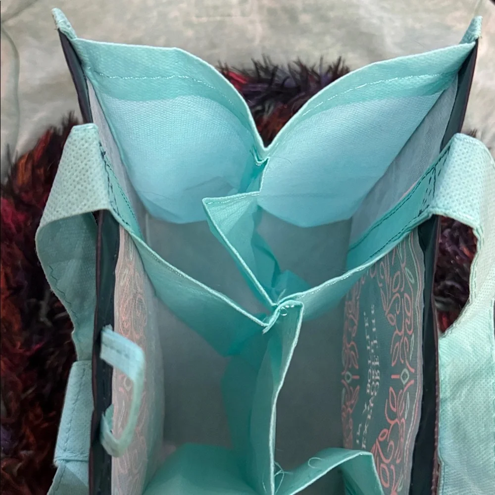 Perfect condition Kroger six slot sectional wine bottle holder reusable bag.